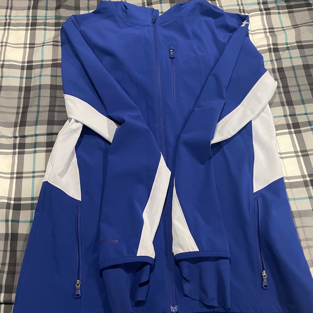 Under Armour fitted ladies zip up.